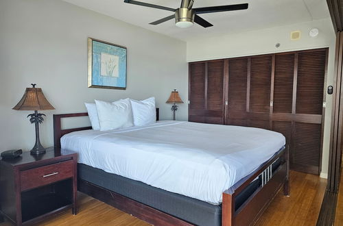 Photo 26 - Spacious One Bedroom Harbor View Condos at Ilikai Marina With Private Balcony