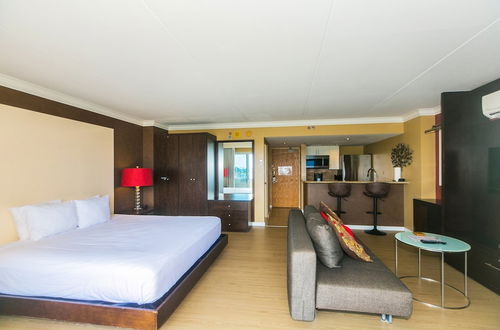 Photo 16 - Spacious One Bedroom Harbor View Condos at Ilikai Marina With Private Balcony