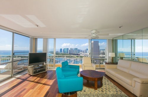 Foto 69 - Spacious One Bedroom Harbor View Condos at Ilikai Marina With Private Balcony