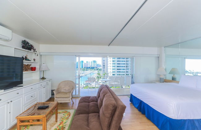 Spacious One Bedroom Harbor View Condos at Ilikai Marina With Private Balcony - Foto 32