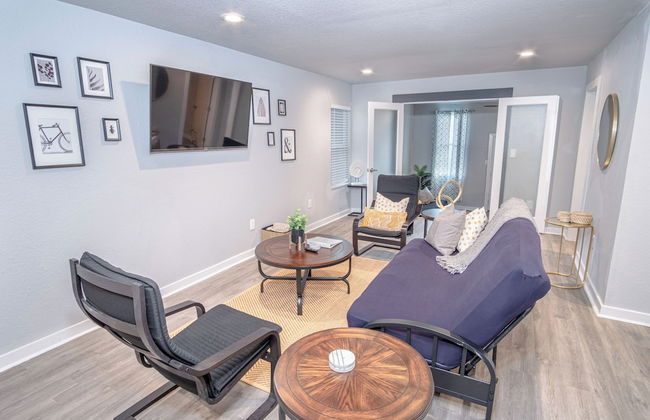 Stylish 4 Br/2ba Renovated Home Near Downtown - Foto 15