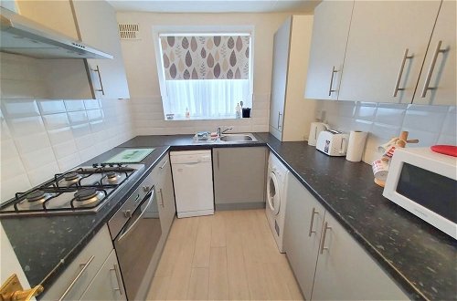 Photo 11 - 2-bed Flat With Superfast Wi-fi DW Lettings 9WW
