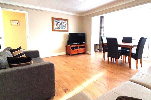 Photo 12 - 2-bed Flat With Superfast Wi-fi DW Lettings 9WW
