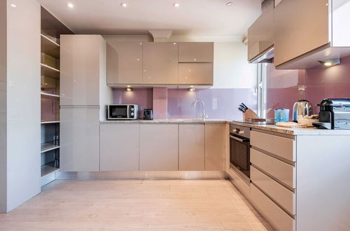 Photo 14 - Stunning 3-bed in the heart of London