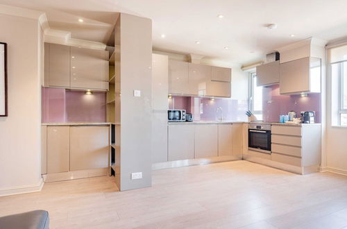 Photo 13 - Stunning 3-bed in the heart of London