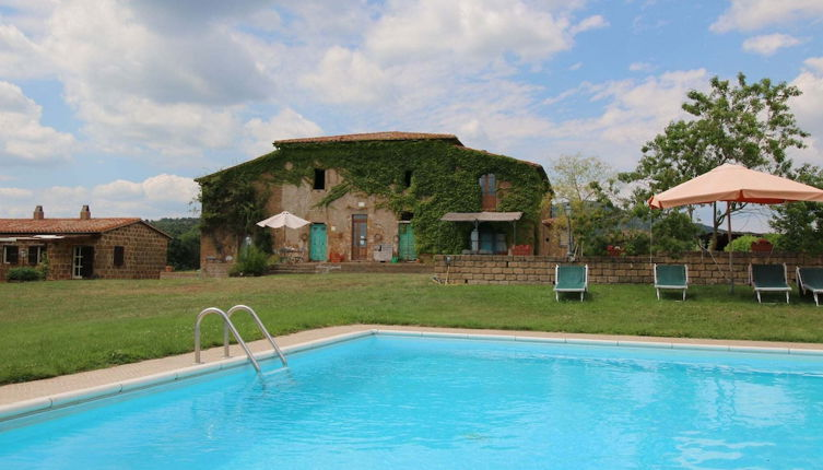 Foto 1 - Farmhouse in Sorano With Swimming Pool, Terrace, Barbecue