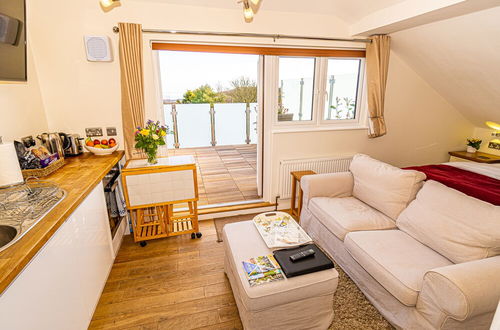 Photo 8 - Sea View Holiday Flat - Covehurst Bay