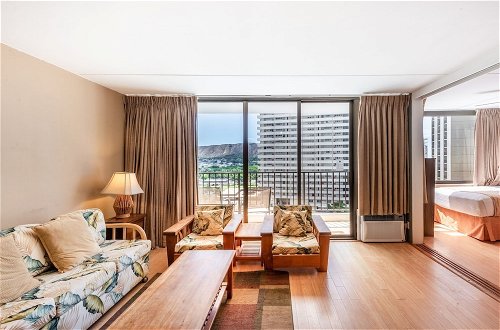 Foto 11 - Spacious 14th Floor Corner Suite, Partial Diamond Head and Ocean Views, FREE Parking! by Koko Resort Vacation Rentals