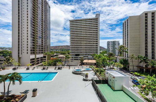 Foto 77 - Remodeled 15th Floor Pool View Condo in the Waikiki Banyan by Koko Resort Vacation Rentals