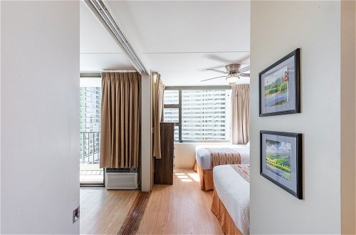 Foto 4 - Spacious 14th Floor Corner Suite, Partial Diamond Head and Ocean Views, FREE Parking! by Koko Resort Vacation Rentals