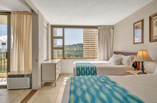 Foto 25 - Remodeled 15th Floor Pool View Condo in the Waikiki Banyan by Koko Resort Vacation Rentals