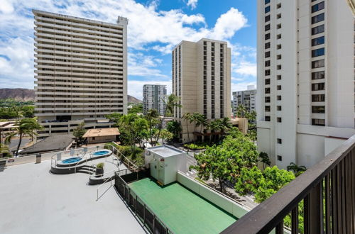 Foto 59 - Remodeled 15th Floor Pool View Condo in the Waikiki Banyan by Koko Resort Vacation Rentals