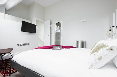 Photo 9 - The Soho Hideout - Modern & Bright 2BDR in Central London