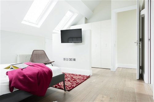 Photo 10 - The Soho Hideout - Modern & Bright 2BDR in Central London