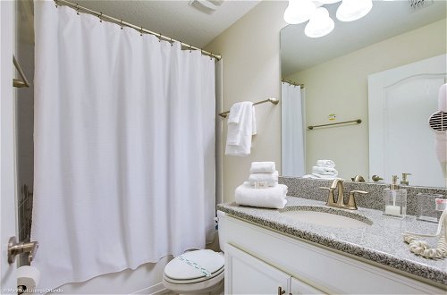 Photo 45 - Luxury 6 Bedroom 4 Bath Home with Spa