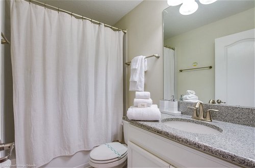 Photo 44 - Luxury 6 Bedroom 4 Bath Home with Spa