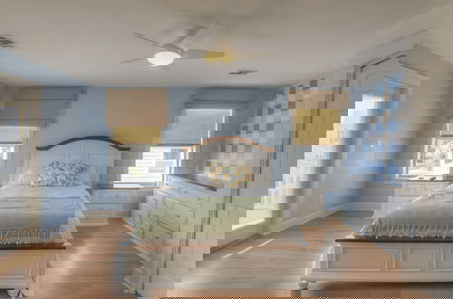 Foto 7 - Holiday House by Avantstay Oceanview, Steps to Beach