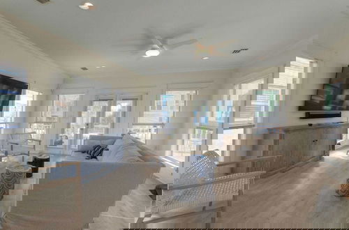 Foto 5 - Holiday House by Avantstay Oceanview, Steps to Beach
