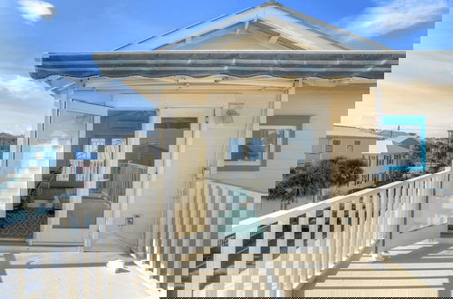 Foto 10 - Holiday House by Avantstay Oceanview, Steps to Beach