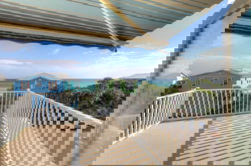 Foto 11 - Holiday House by Avantstay Oceanview, Steps to Beach