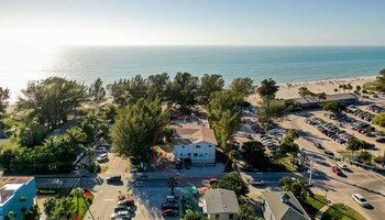 Photo 1 - 3902 Gulf Dr 1 1 Bedroom Apts by RedAwning