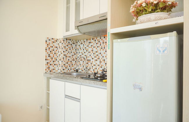Homey And Comfortable 2Br Tifolia Apartment - Foto 9