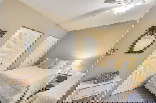 Foto 4 - Dolphin Point 202a 2 Bedroom Condo by RedAwning