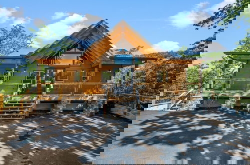 Foto 35 - Enchanted Escape 3 Bedroom Cabin by RedAwning