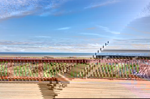 Foto 20 - Endless Ocean Views in S Fletcher Duplex by RedAwning