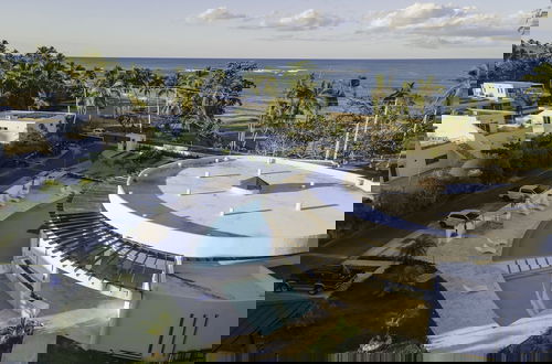Photo 39 - New Beachfront Penthouse by RedAwning