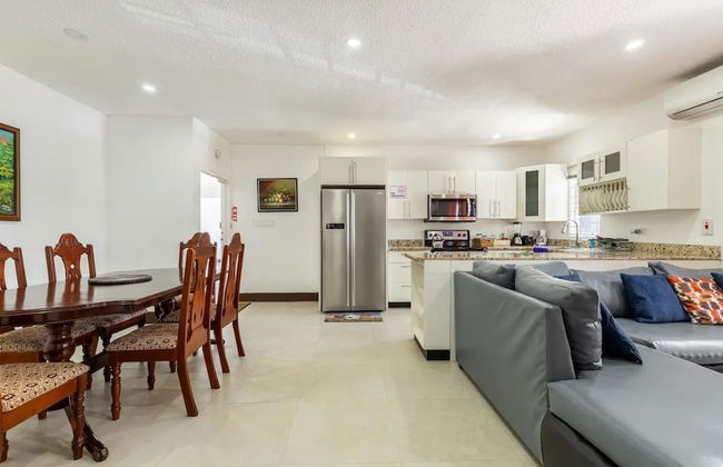 Apt - Gated Community-sleeps 4-balcony-parking - Foto 16