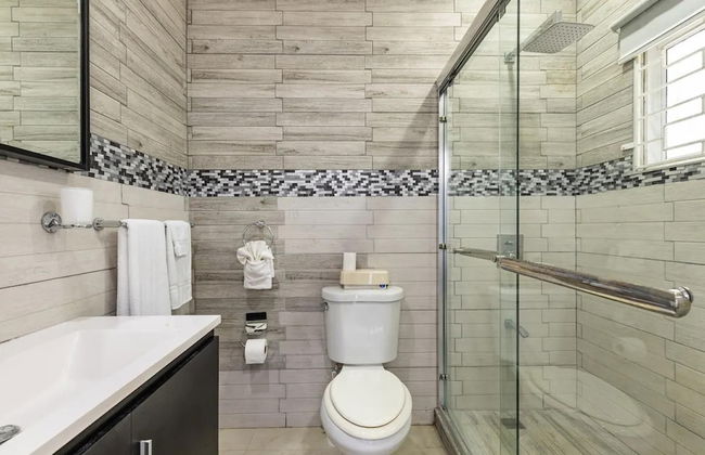 Apt - Gated Community-sleeps 4-balcony-parking - Foto 14