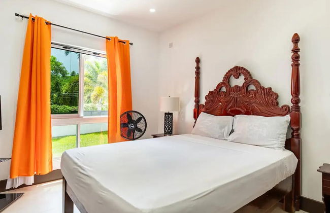 Apt - Gated Community-sleeps 4-balcony-parking - Foto 4
