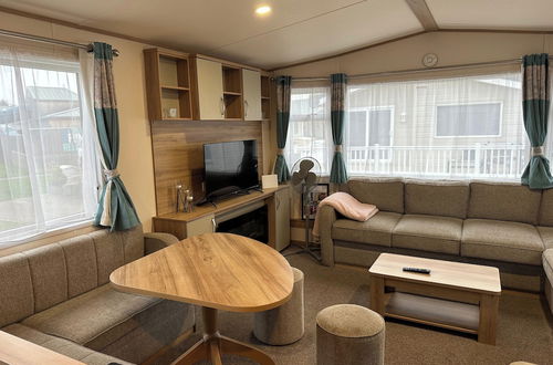 Photo 8 - Felixstowe Chimo Caravan 3BR 5mintobeach