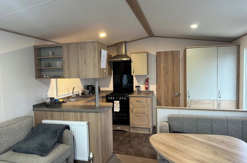 Photo 6 - Felixstowe Chimo Caravan 3BR 5mintobeach