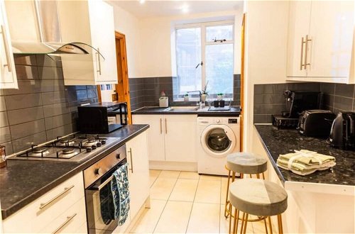 Photo 6 - 3-Bed Apartment Central London