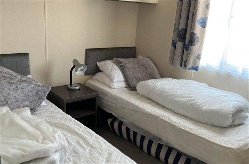 Photo 3 - Inviting Luxury 2-bedroom Caravan in Hunstanton
