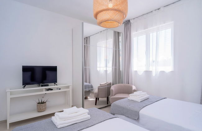 Exclusive Seafront Suites with hot tub - Photo 8
