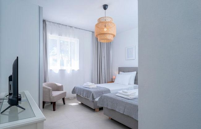 Exclusive Seafront Suites with hot tub - Photo 7