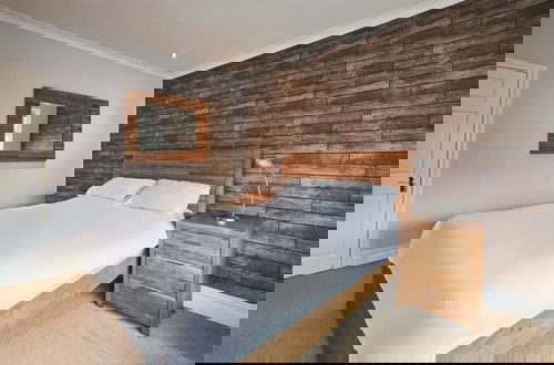 Foto 11 - Host Stay Spire View House