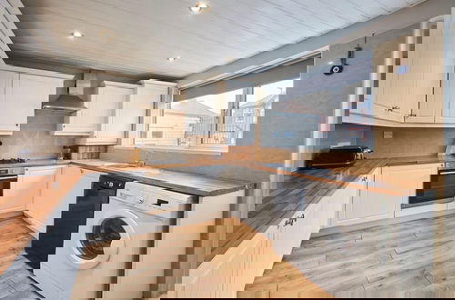 Foto 3 - Host Stay Spire View House