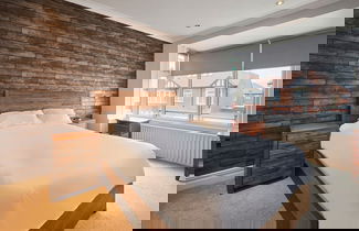 Foto 1 - Host Stay Spire View House