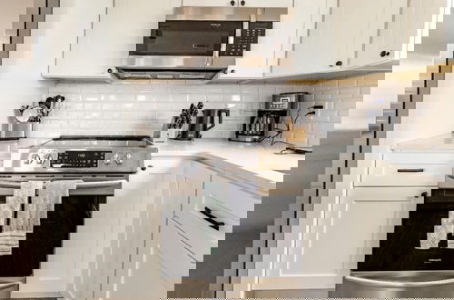 Foto 15 - Modern Poolside Villa-steps to Beach