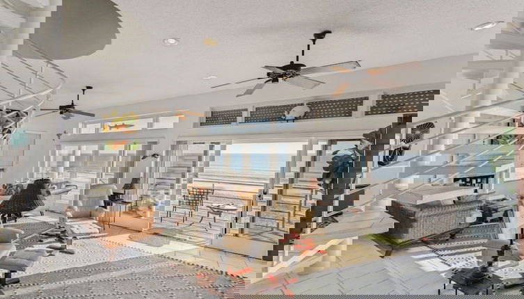 Photo 1 - Breathtaking Beach Front House 3 Bedroom Home by RedAwning