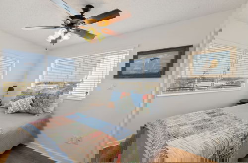Photo 6 - Breathtaking Beach Front House 3 Bedroom Home by RedAwning