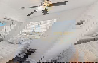 Photo 3 - Breathtaking Beach Front House 3 Bedroom Home by RedAwning