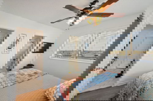 Photo 7 - Breathtaking Beach Front House 3 Bedroom Home by RedAwning
