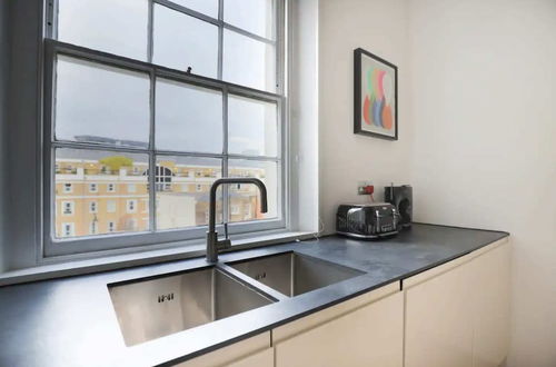 Photo 15 - Luxury 2BD Split-level Penthouse - Pimlico