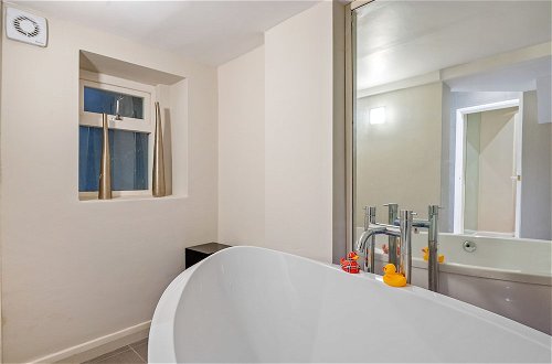 Foto 17 - Period 3-bed Maisonette Next to the City of London