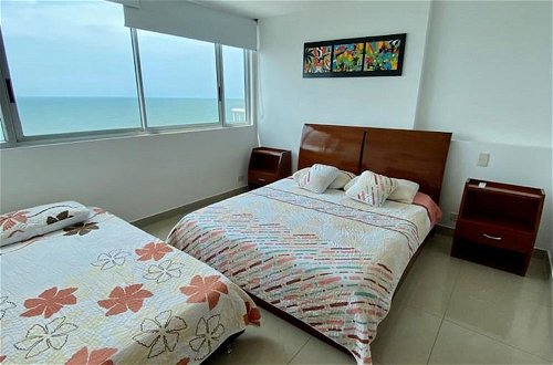 Photo 3 - 2 Bedroom Beachfront Apartment 2p1-al With Pool And Wifi